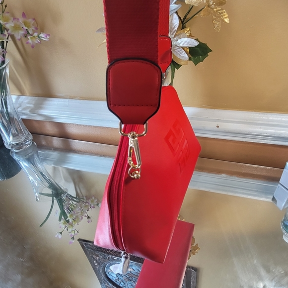 Givenchy clutch/pouch converted in to shoulder bag or cross body - Picture 6 of 14
